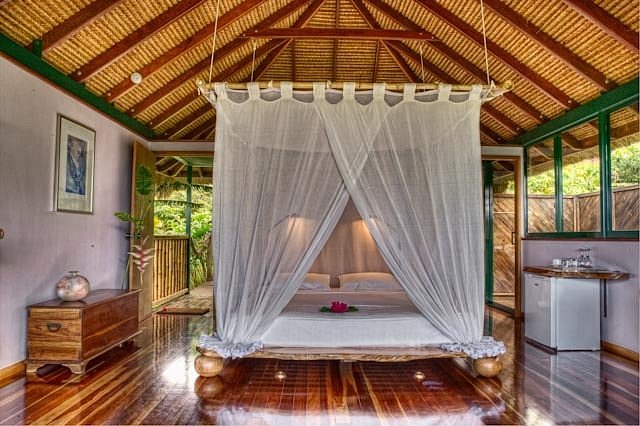 Cockatoo Hill Retreat tree house bedroom