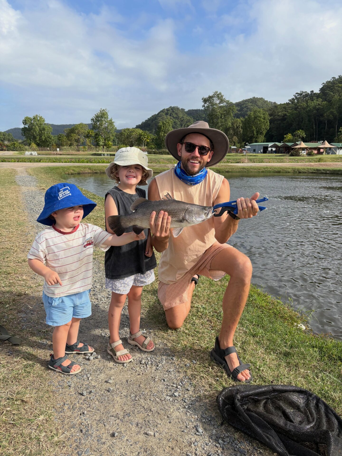 Hookabarra Family – Hook-a-Barra