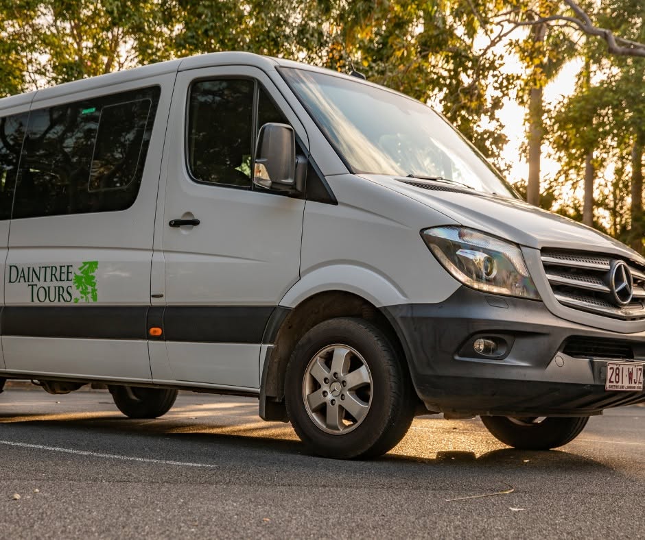 Reef Unlimited Bus – Daintree Tours