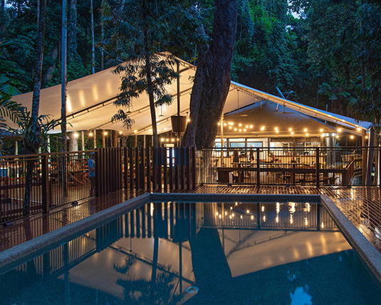 Tides at Night – Cape Trib Beach House - Tides Bar and Restaurant